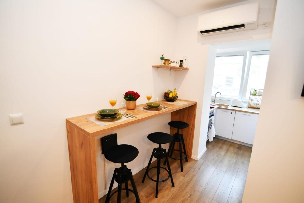 Nicole Apartment Fiume Esterno foto
