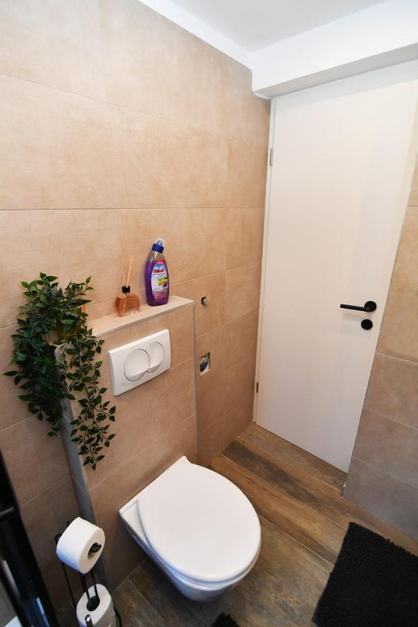 Nicole Apartment Fiume Esterno foto