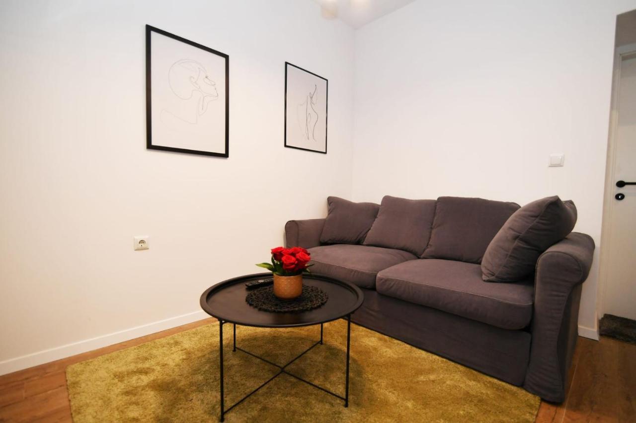 Nicole Apartment Fiume Esterno foto